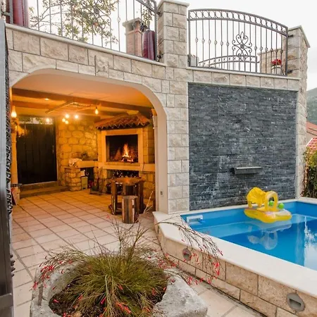 Family-friendly With Swimming Pool Sustjepan, - 17308 Dubrownik