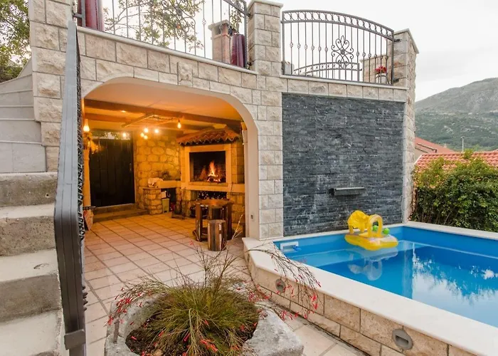 Family-friendly With Swimming Pool Sustjepan, - 17308 Dubrovnik